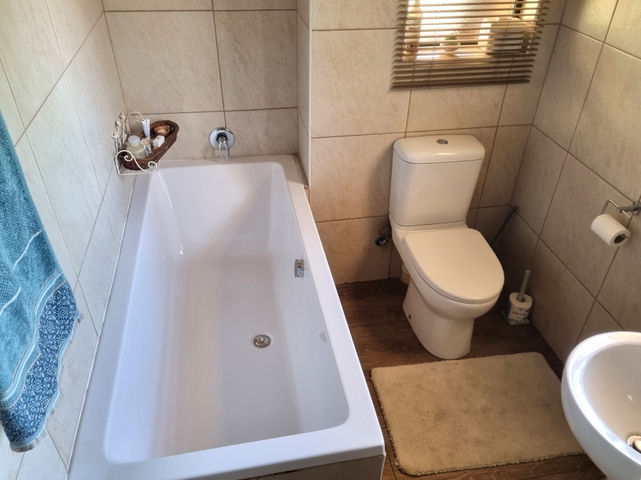 3 Bedroom Property for Sale in Buffelspoort Eco Estate North West